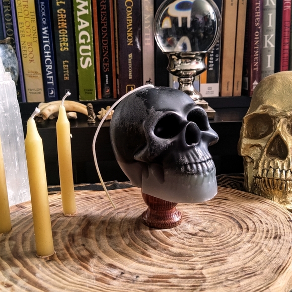 Handmade Two Tone Black and Grey Skull Candle - Picture 4 of 5